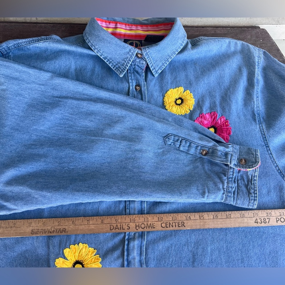 Lighthouse Apparel Womens XXL Denim Button Down Floral Appliqué Shirt Cute Cuffs - Picture 9 of 15